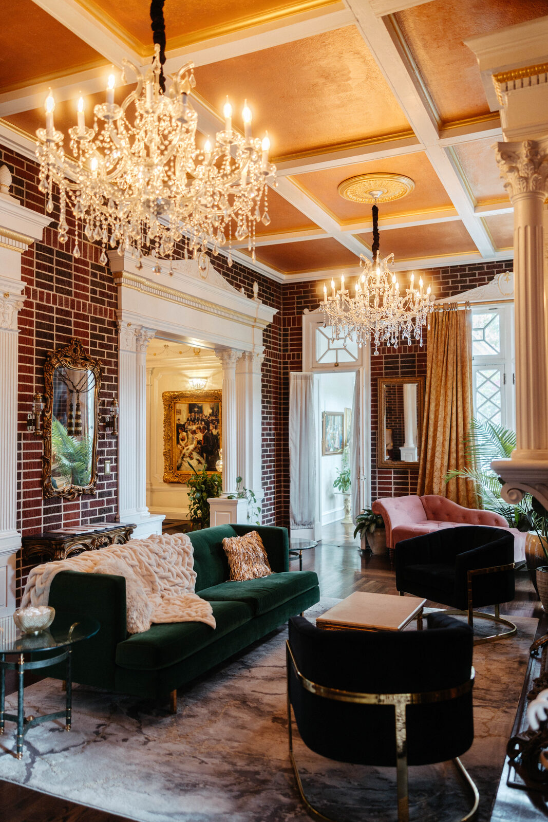 Couple married at Mankin Mansion